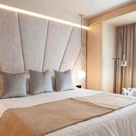 Nivia Born Boutique 5*