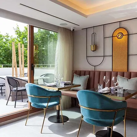 Hotel Nivia Born Boutique 5*