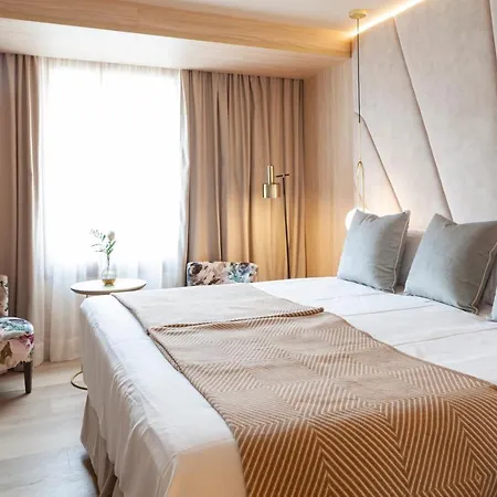 Hotel Nivia Born Boutique 5*
